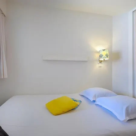 Pierre & Les Rivages Du Parc Μεντόν