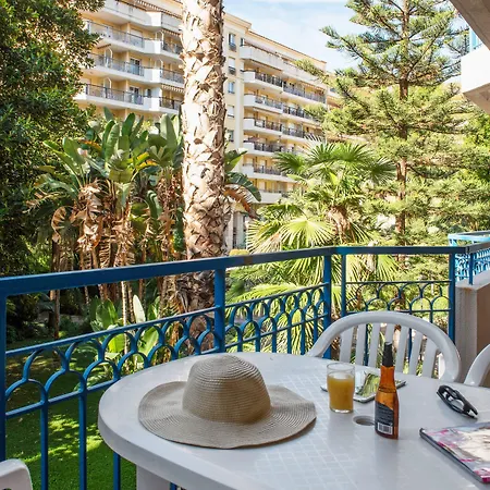 Pierre & Les Rivages Du Parc 3* Μεντόν