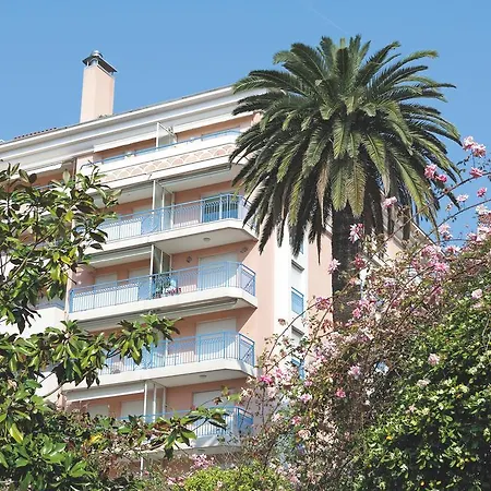 Pierre & Les Rivages Du Parc 3* Μεντόν