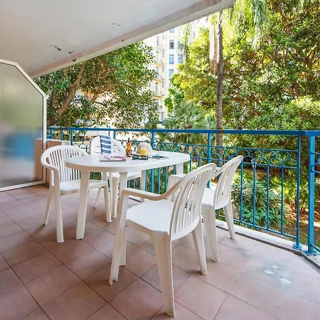 Ξενοδοχείο με διαμερίσματα Pierre & Les Rivages Du Parc 3*