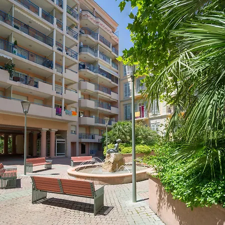 アパートホテル Pierre & Les Rivages Du Parc 3*