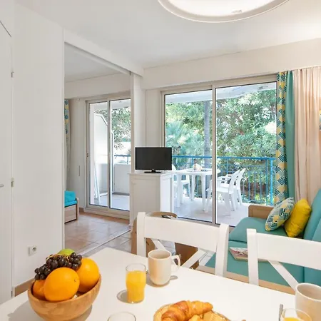 Pierre & Les Rivages Du Parc 아파트호텔 3*