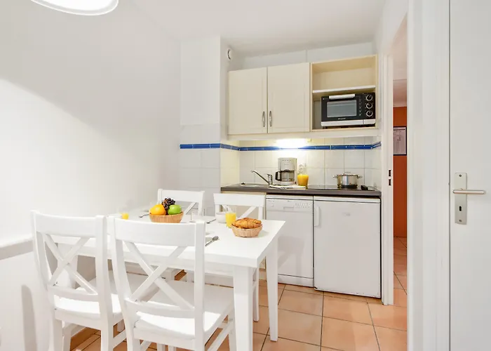 两岸公园皮埃尔假日公寓酒店 芒通