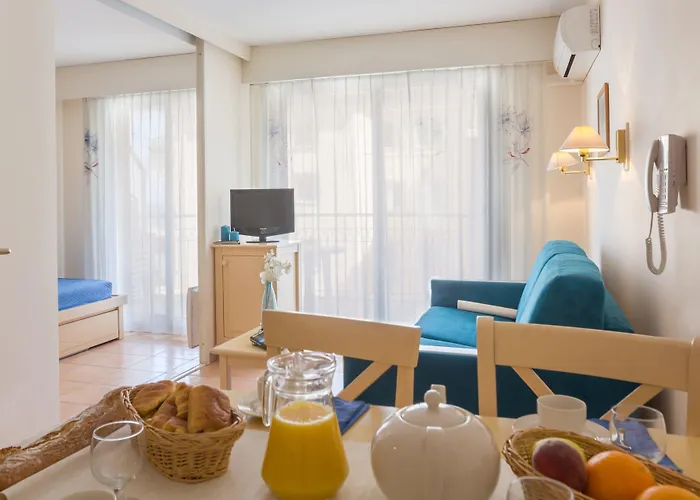 两岸公园皮埃尔假日公寓酒店 3*