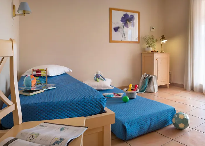 两岸公园皮埃尔假日公寓酒店 芒通