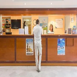 两岸公园皮埃尔假日公寓酒店 芒通